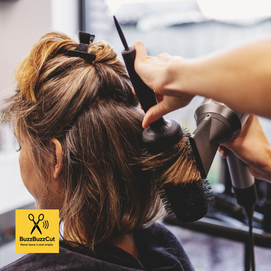 Haarstyling met föhn bij kapper in de buurt geboekt via BuzzBuzzcut